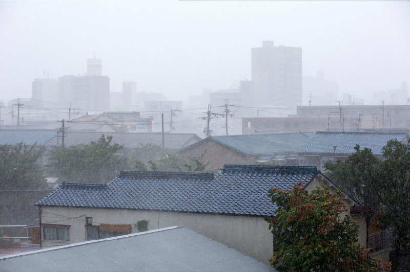 屋根面換気ユニット/ゲリラ豪雨